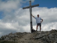 Auf der Hammerspitze 2170m. Einfach genial, wenn ich denke vor 2 Stunden hab ich dieses Kreuz noch als Fernziel im Tal bei der Vermessung verwendet!