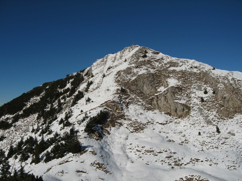 Bereits am Fu&szlig;e des Gipfelaufbaues, in 10 Minuten werden wir das herrliche Panorama vom Gipfel genie&szlig;en k&ouml;nnen.