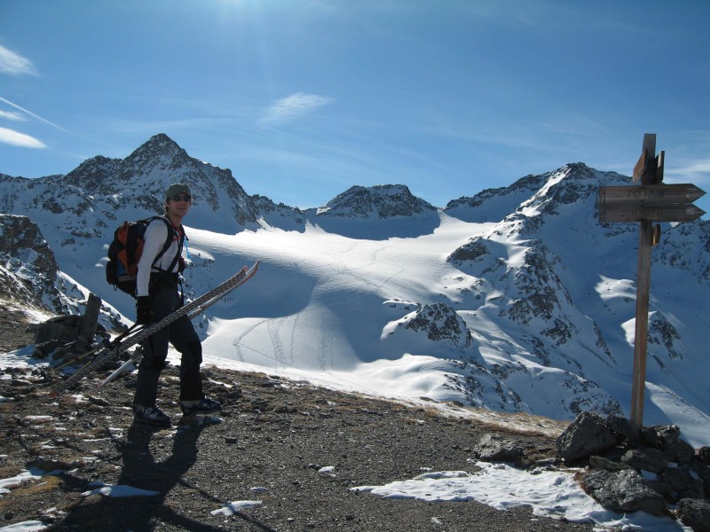 Volker auf der Sesvenna Furka, es folgt eine kurze Abfahrt zum Fu&szlig;e des Sesvenna Gletschers.