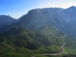 Blick nach Westen auf den Passo di Campogrosso und dahinter Fumante