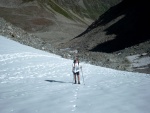 Heidi auf dem Schneefeld kurz vor dem Litznersattel 2737m