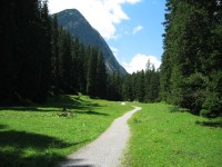 Von Zug nach Lech f&uuml;hrt ein traumhaft sch&ouml;ner Trail direkt am Lech.