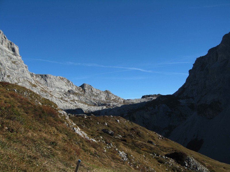 Blick beim Zustieg zum Klettersteig nach Osten zum Tilisunaf&uuml;rkele.