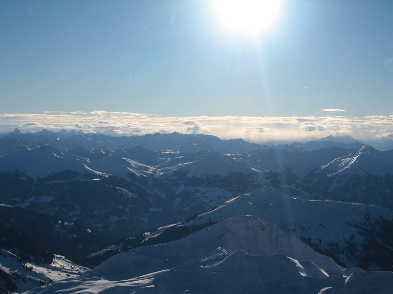 Blick nach Westen in die Schweiz wo die angek&uuml;ndigten Schneewolken schon Position eingenommen haben.