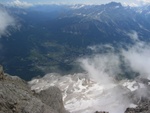 Wieder freie Sicht zur Mittelstation der Tofana Seilbahn und ganz im Tal Cortina d'Ampezzo
