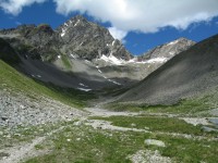 Im oberen Val Sagliains mit Blick zu den Plattenh&ouml;rnern links und dem Piz Zadrell rechts.