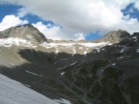 Blick beim Aufstieg zum Vereinapass zum immer kleiner werdenden Gletscher Sagliains.