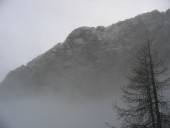 Auch die etwas tiefer gelegene Untere Wettersteinspitze befreite sich vom Nebel.