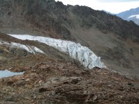 Der Gletscherbruch an der Zunge des Rotenkarferners.