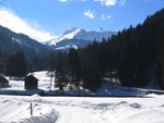 Blick vom Ausgangspunkt zum hervorstechenden Spitzmeilen Gipfel